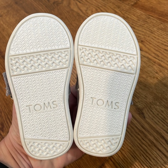 Kids Toms Shoes. Size 5. Never Worn. - Picture 7 of 10